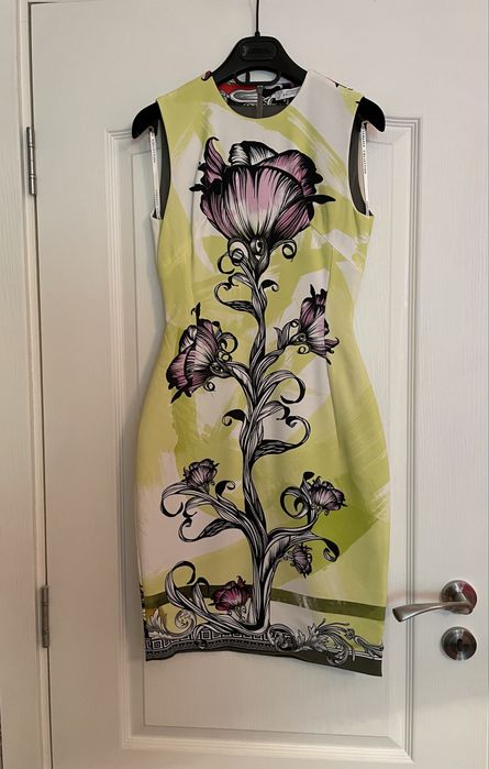 Разпродажба на дрехи Versace