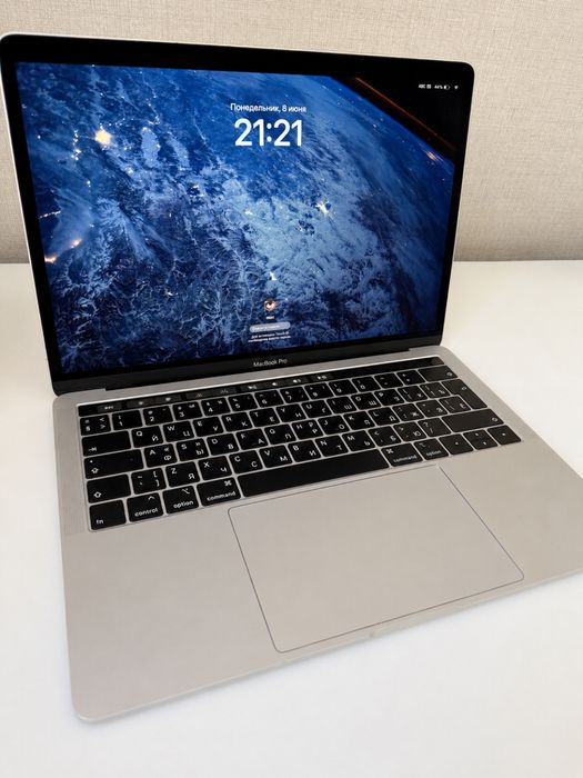 Macbook pro 13 8/256 touch Bar
