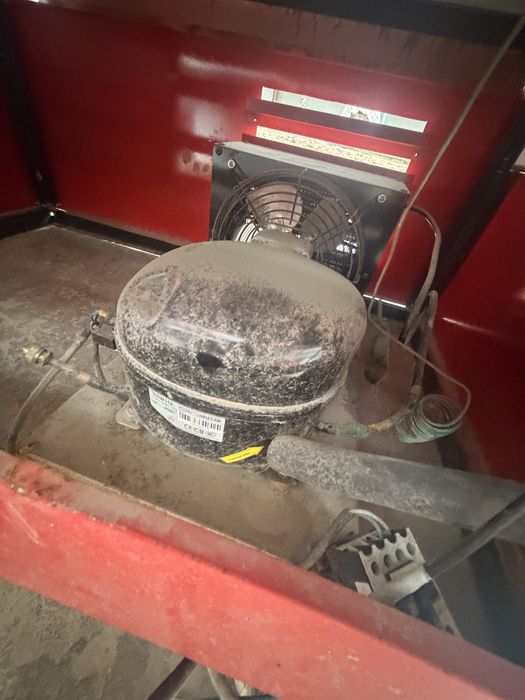 Vitrina xaladin sotiladi ishlashlari zor