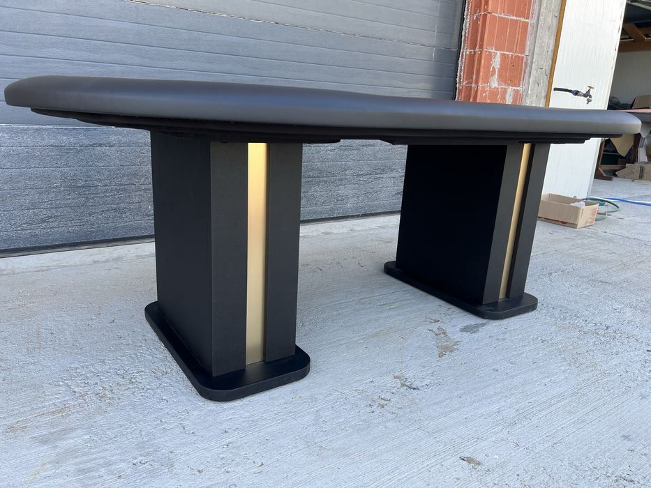 Masa poker CustomTables.eu customizata client cu jetoniera metalica