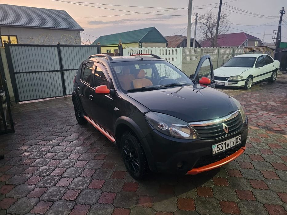 Продам рено сандеро степвей