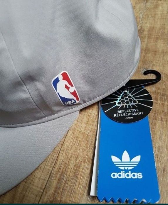Sapca Adidas Originals NBA Bulls alte produse cop 
unisex
- sapca este
