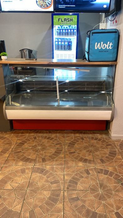 Продам витринный холодильник