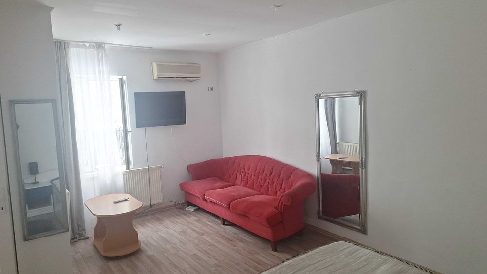 Inchiriez garsoniera strada lunga