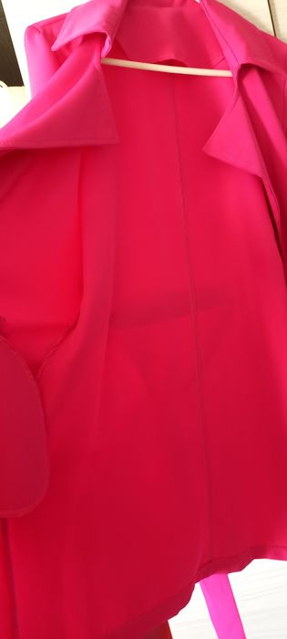 Vând  trenci mărimea M