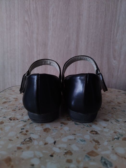 Продам туфли для девочки