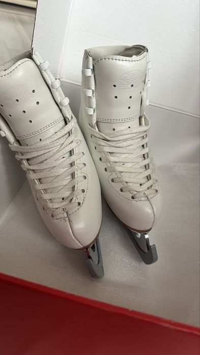 Продам коньки Edea (Италия)
