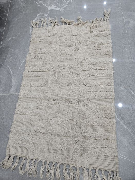 Коврик бежевый ворсистый