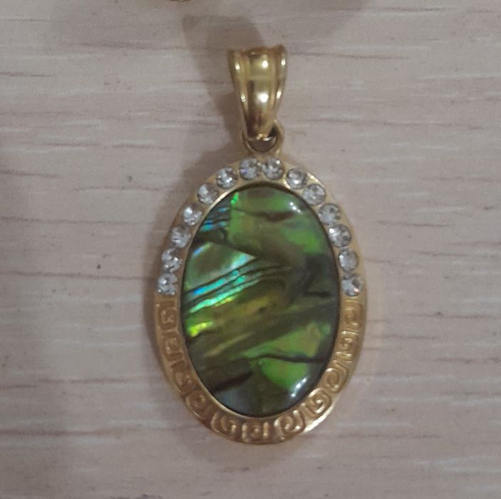 Срочно кулоны...