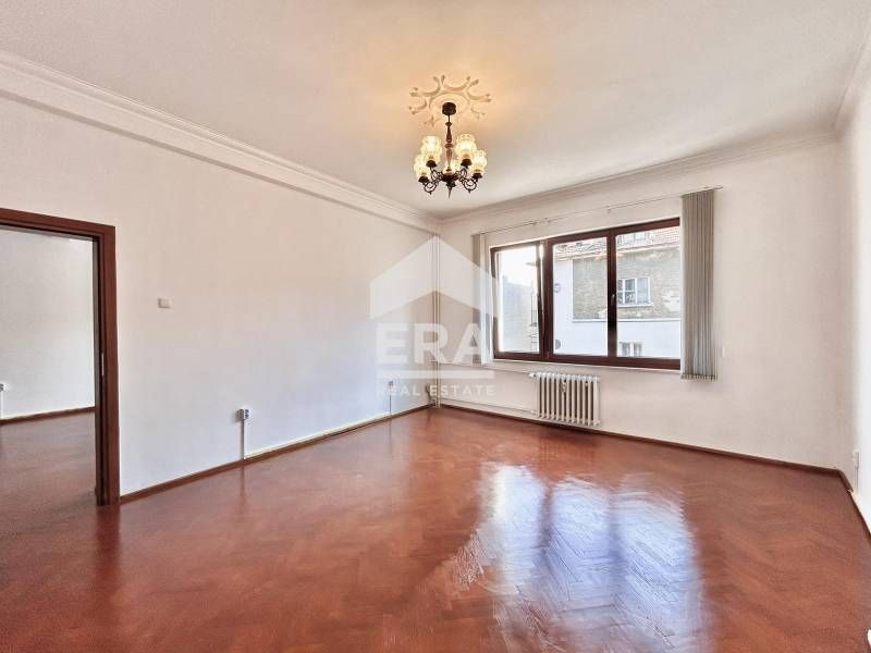 Дава се под наем Офис в София, Докторски паметник - 140 кв.м за 1200 € - Снимка #2