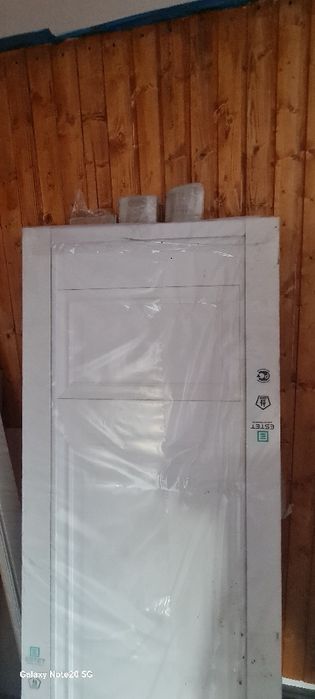 Vand 2 uși noi , nefolosite! 800 x2000
