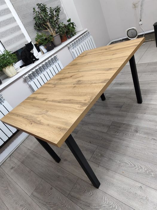 Продам стол хорошего качества