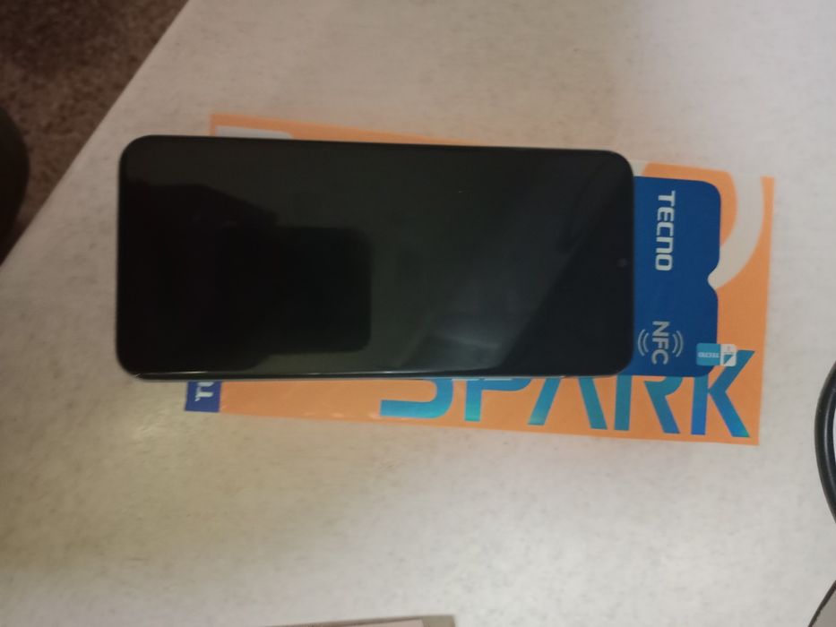 Продам новый телефон Techno spark