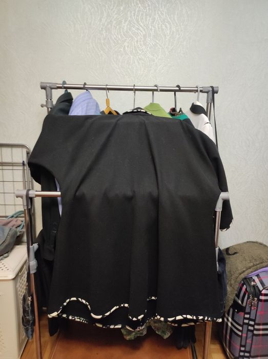 Продам женское полу-пальто.