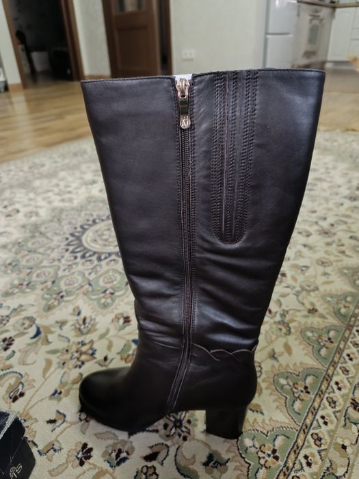 Зимние кожаные сапоги