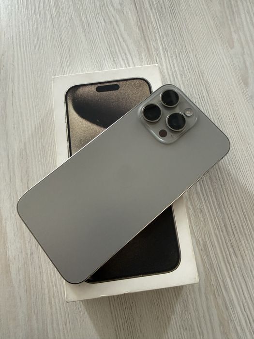 Продаю свой iphone 15 pro max состояния идельная 256 гб