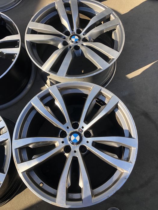 vind o bucata sau doua jante originale Bmw  x5, x6 pe 20