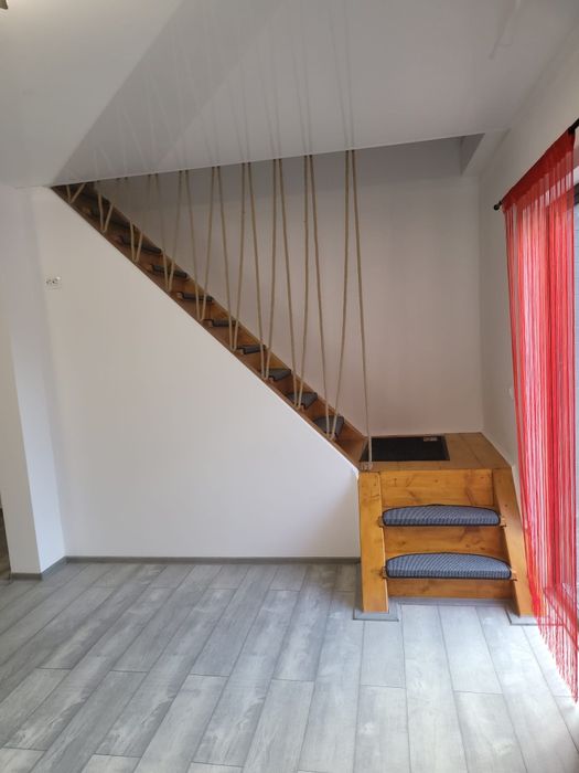 Casă de închiriat