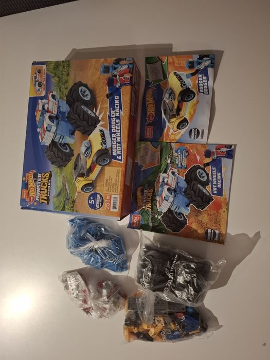 Vând set hot wheels