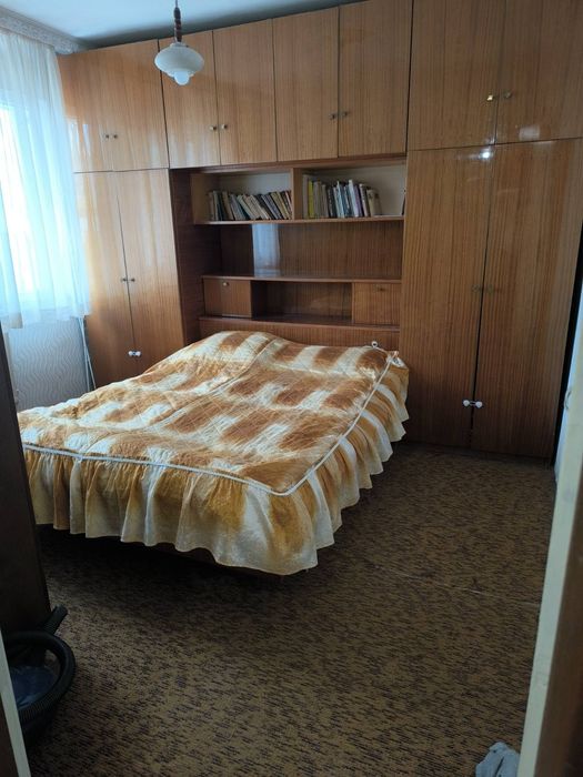 Двустаен апартамент – локално парно, среден етаж