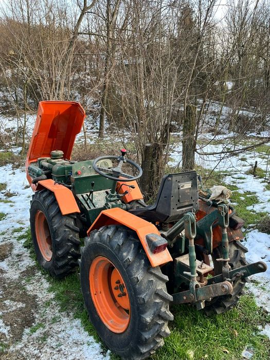 Tractor cu remorca basculabila