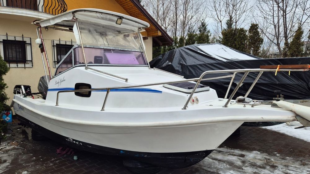 Vand barca cabinata 5.8 m lungime