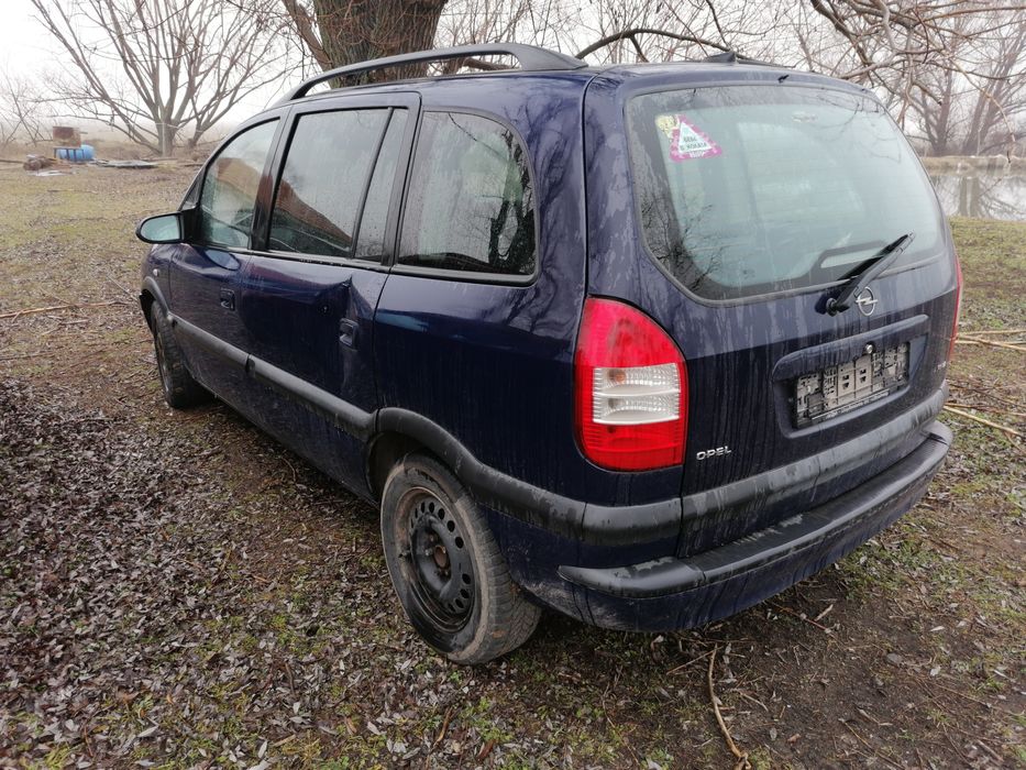 Опел зафира на части