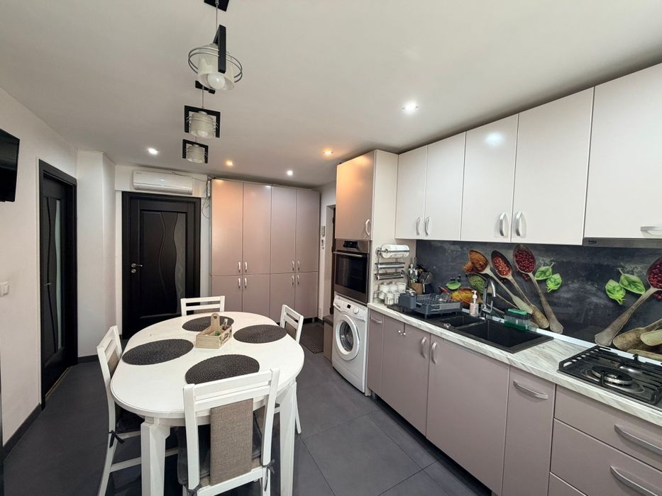 Apartament 3 camere decomandat