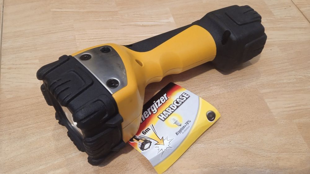 Lanterna ultrarezistenta Energizer, rezistenta la impact, impermeabila