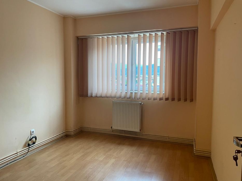 Vand apartament 3 camere