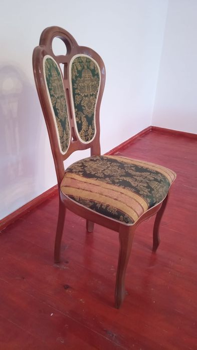 Продается стол раздвижной со стульями