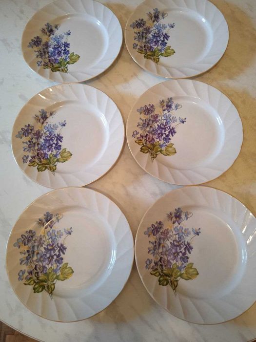 Тарелки , новые , 6 штук ,  300 т за штуку