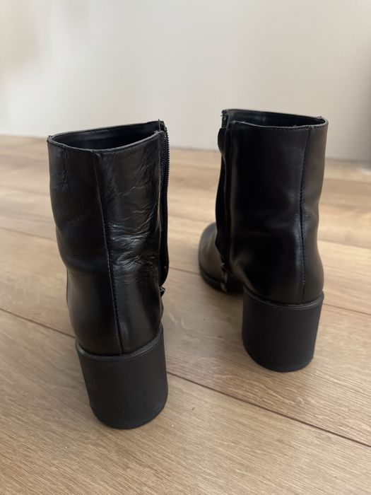 Ежедневни черни боти до глезена