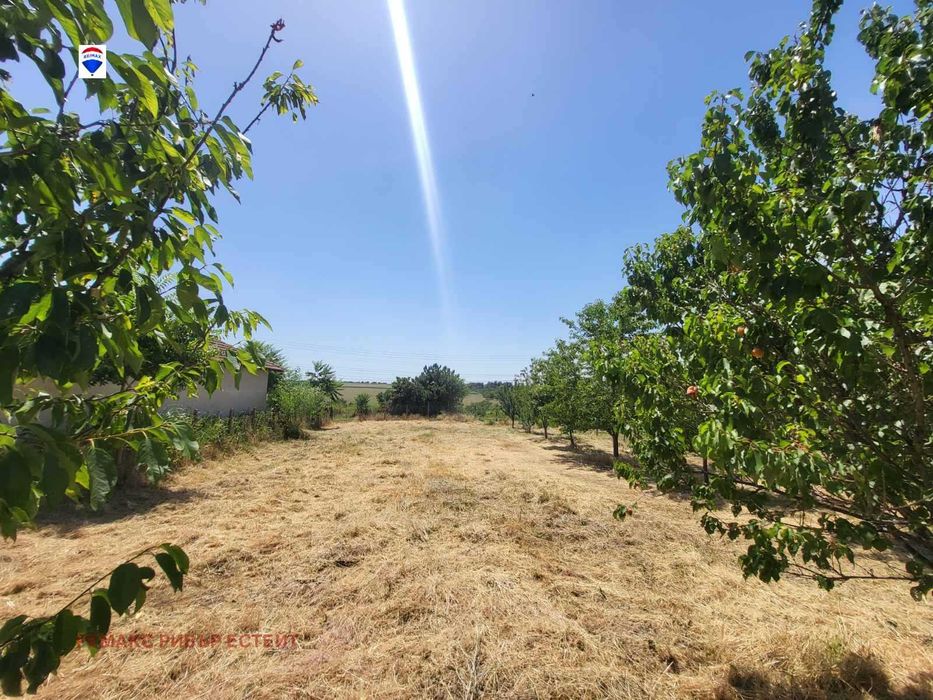 Продава се Парцел в с. Бъзън, Област Русе - 692 кв.м за 23 €/кв.м - Снимка #1