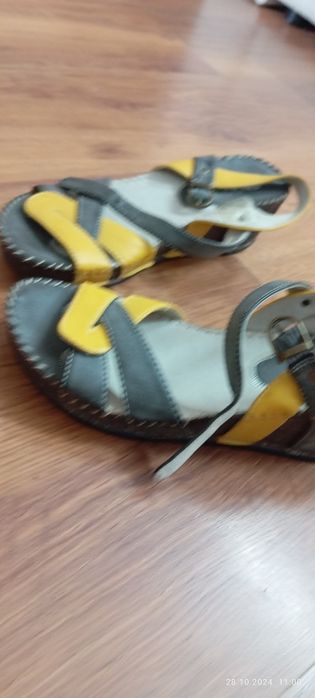 Продам босоножки