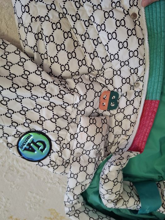 Продам куртку весенний девочке