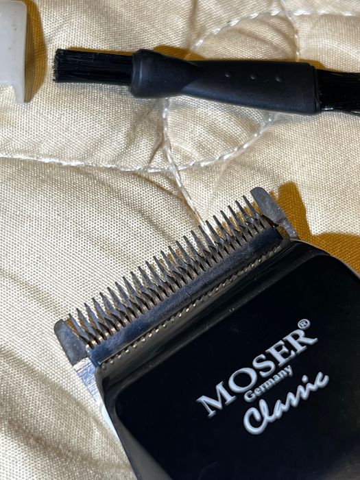 Vând mașină de tuns «Moser Classic 1400» barbershop