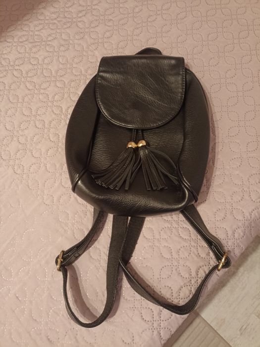 Черна кожена раница