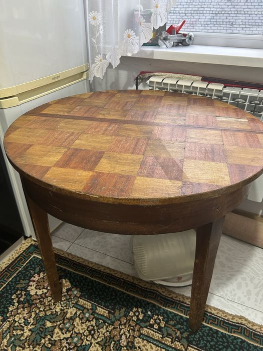 Круглый стол для дома