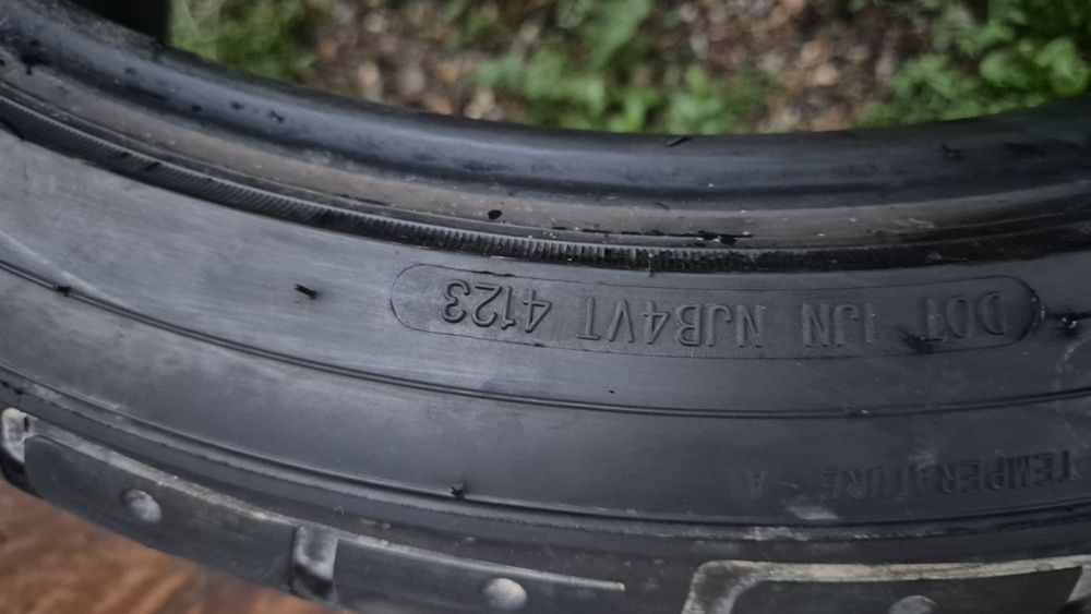 Резина Vitour 245 40 r20, пара