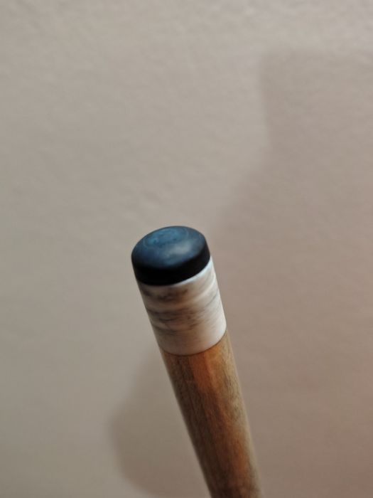 Продавам комплект щеки за билярд- джъмп, основна щека и калъф