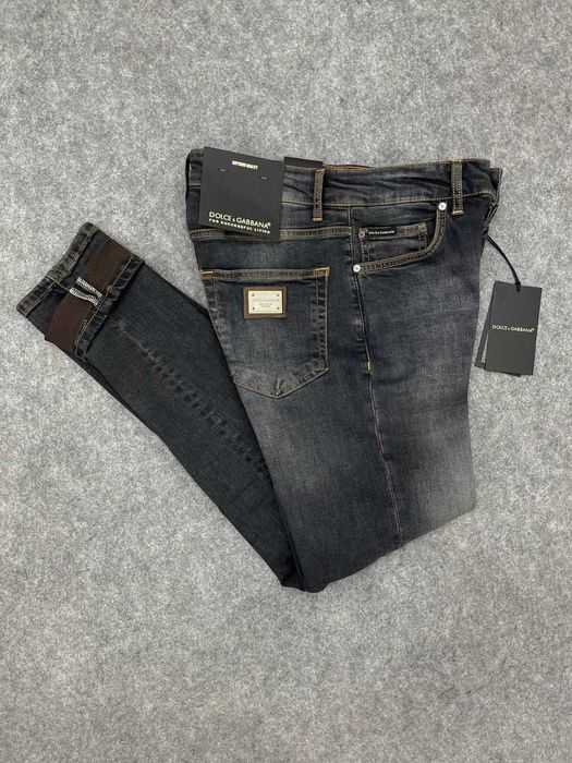 Blugi noi cu eticheta Dolce&Gabb