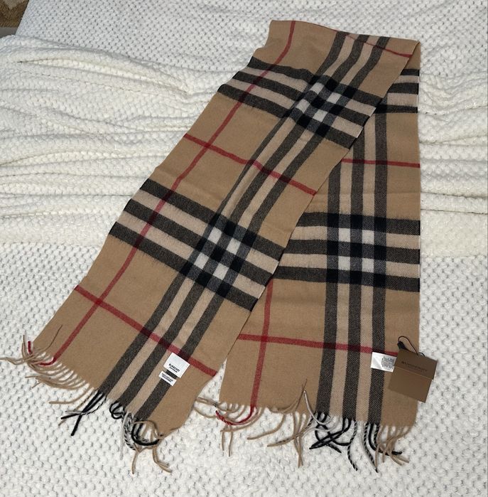 Eșarfă Burberry originală cu cutie noua