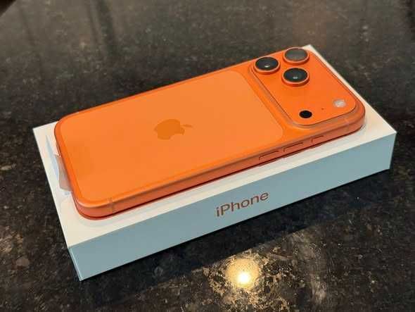Iphone 17 pro max 256 Portocaliu, 14 cicluri de incarcare