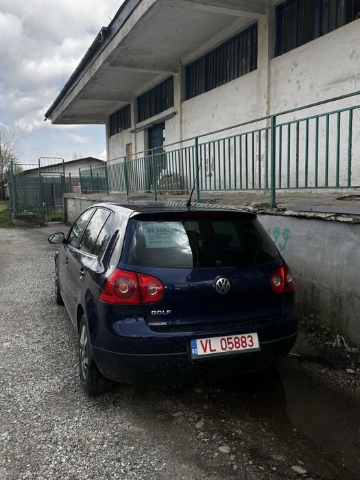 Vând Volkswagen Golf 5, an fabricație 2007, motor 1.4 benzină.