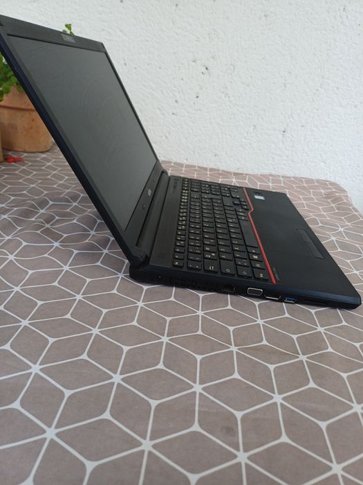 Laptop Fujitsu i7 ssd ddr4