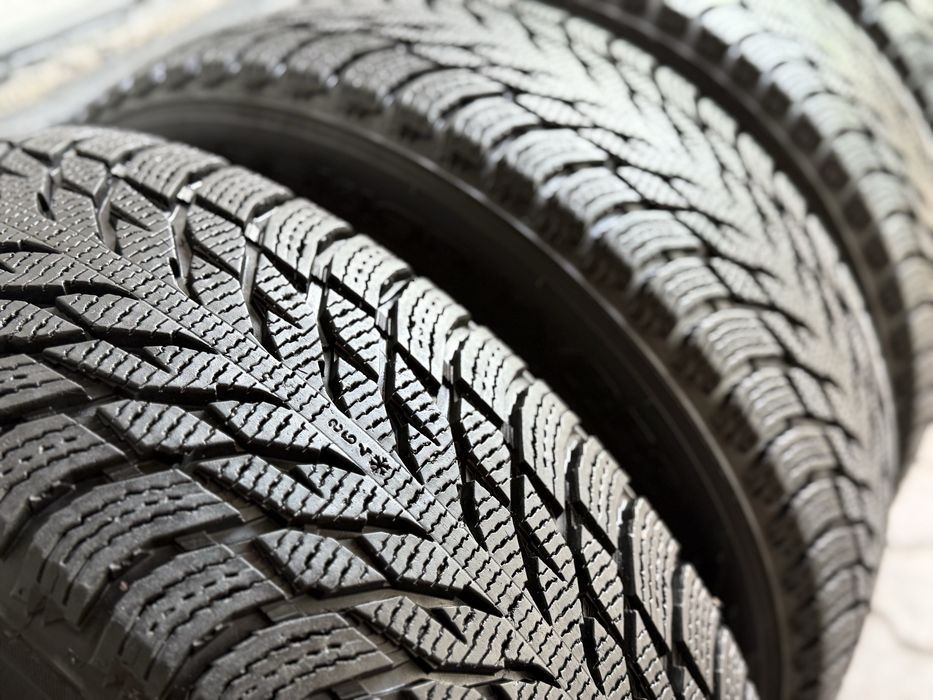 Nokian Hakkapeliitta  235/60 R18