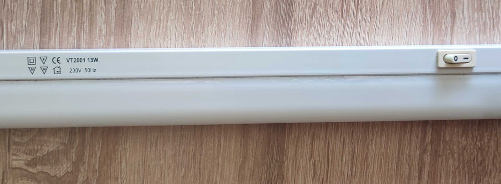 Кухненска луминисцентна лампа с мощност 13 W.
