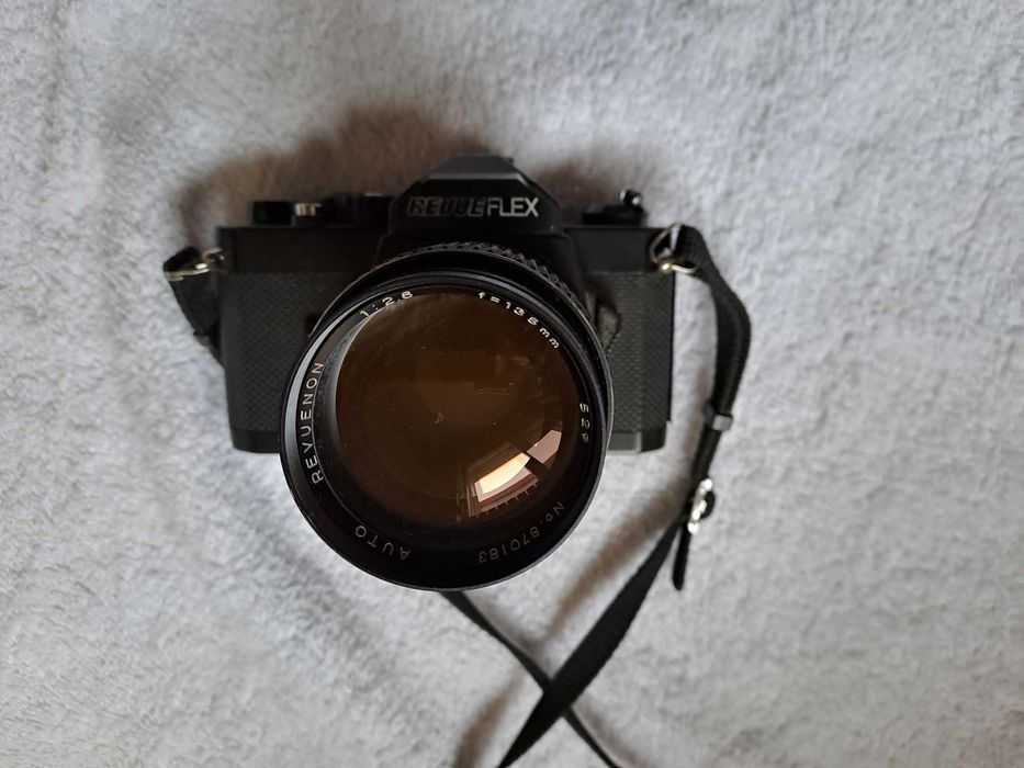 camera pe film Revue flex ( Praktica)cu obiectiv Revuenon 1/2,8 x135mm