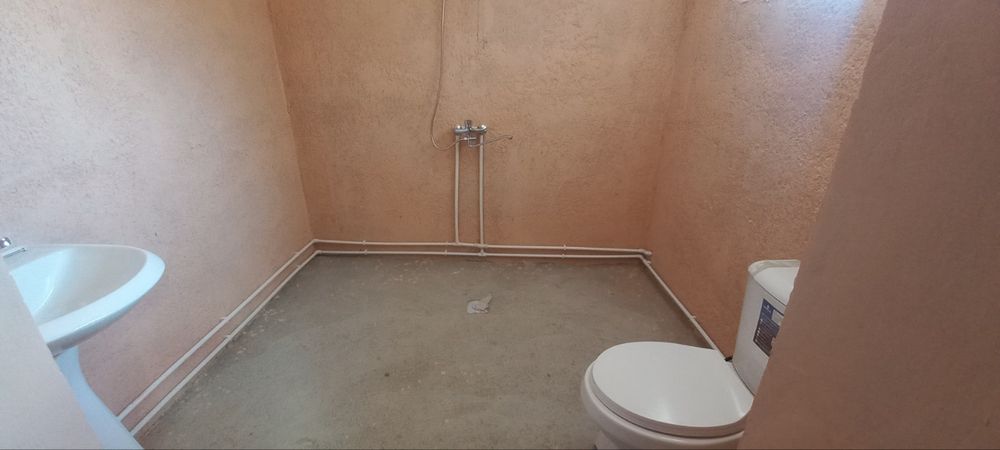 2 хужалик ховли срочно сотилади.